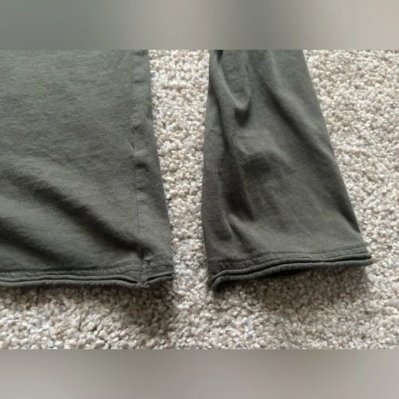 By Anthropologie Long Sleeve Gauzy Turtleneck Color Moss Size Large Petite - Picture 3 of 4